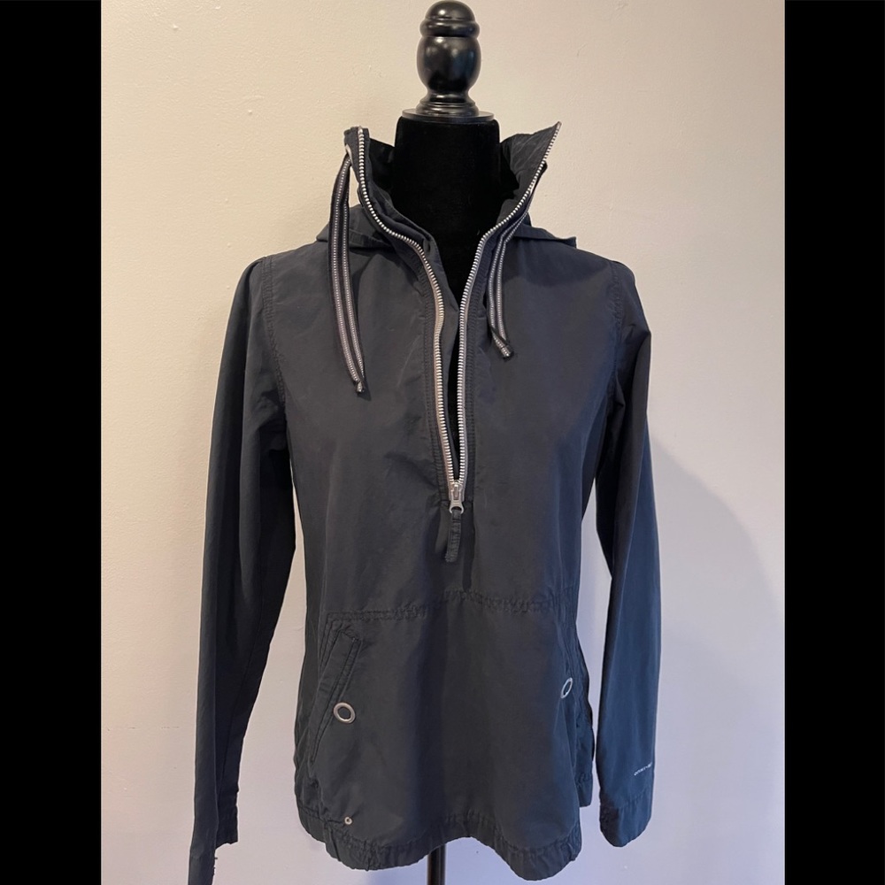 Columbia athletic pullover with hood